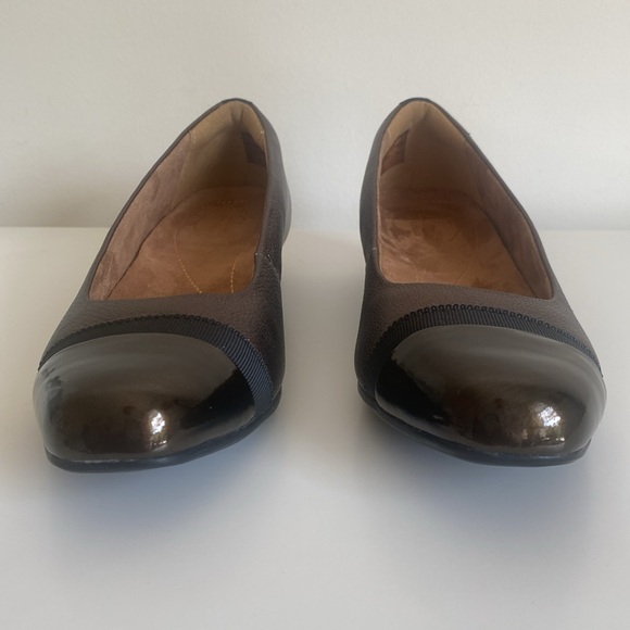 Clarks Keesha Metallic Leather Shoe Size 7.5 Low Heel Square Toe Business Casual - Picture 8 of 16